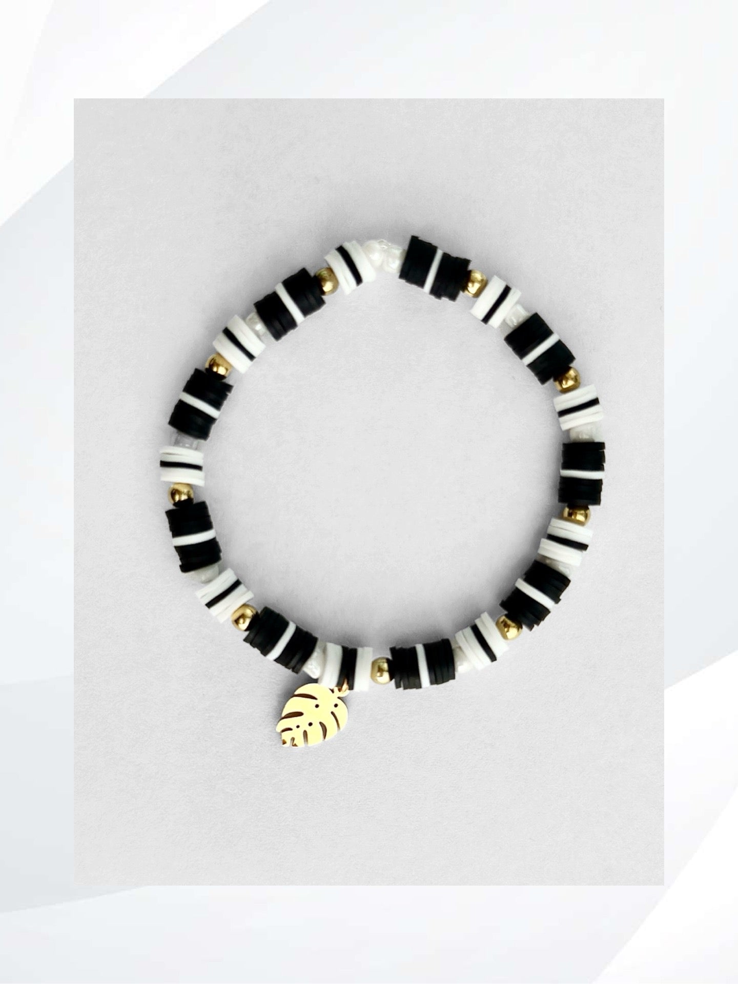 The BLACK GOLD PALM Stretch Bracelet gives off an Aloha vibe. Handmade jewelry that is easy on and off, stylish, fun and unique.
