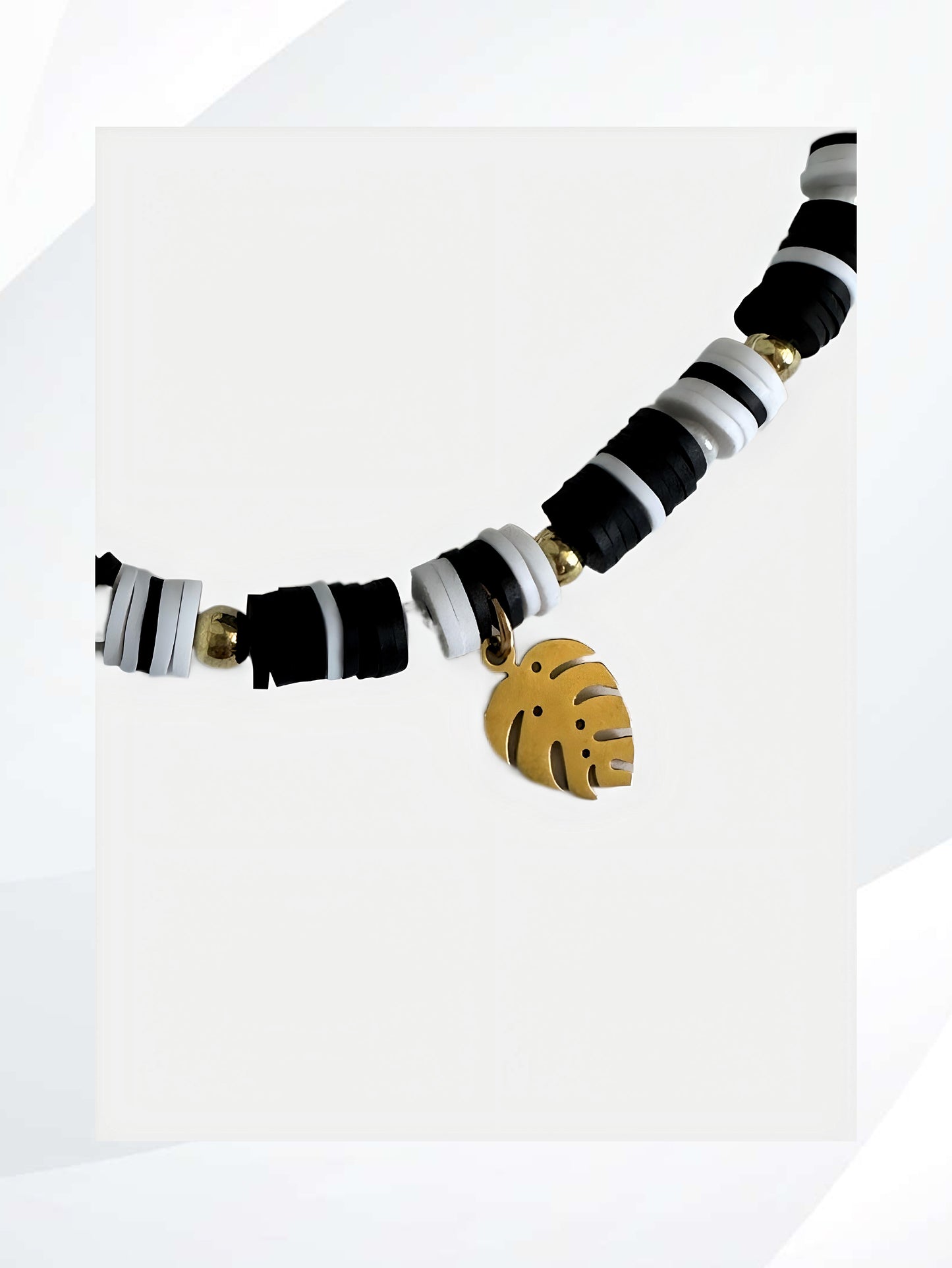 The BLACK GOLD PALM Stretch Bracelet gives off an Aloha vibe. Handmade jewelry that is easy on and off, stylish, fun and unique.